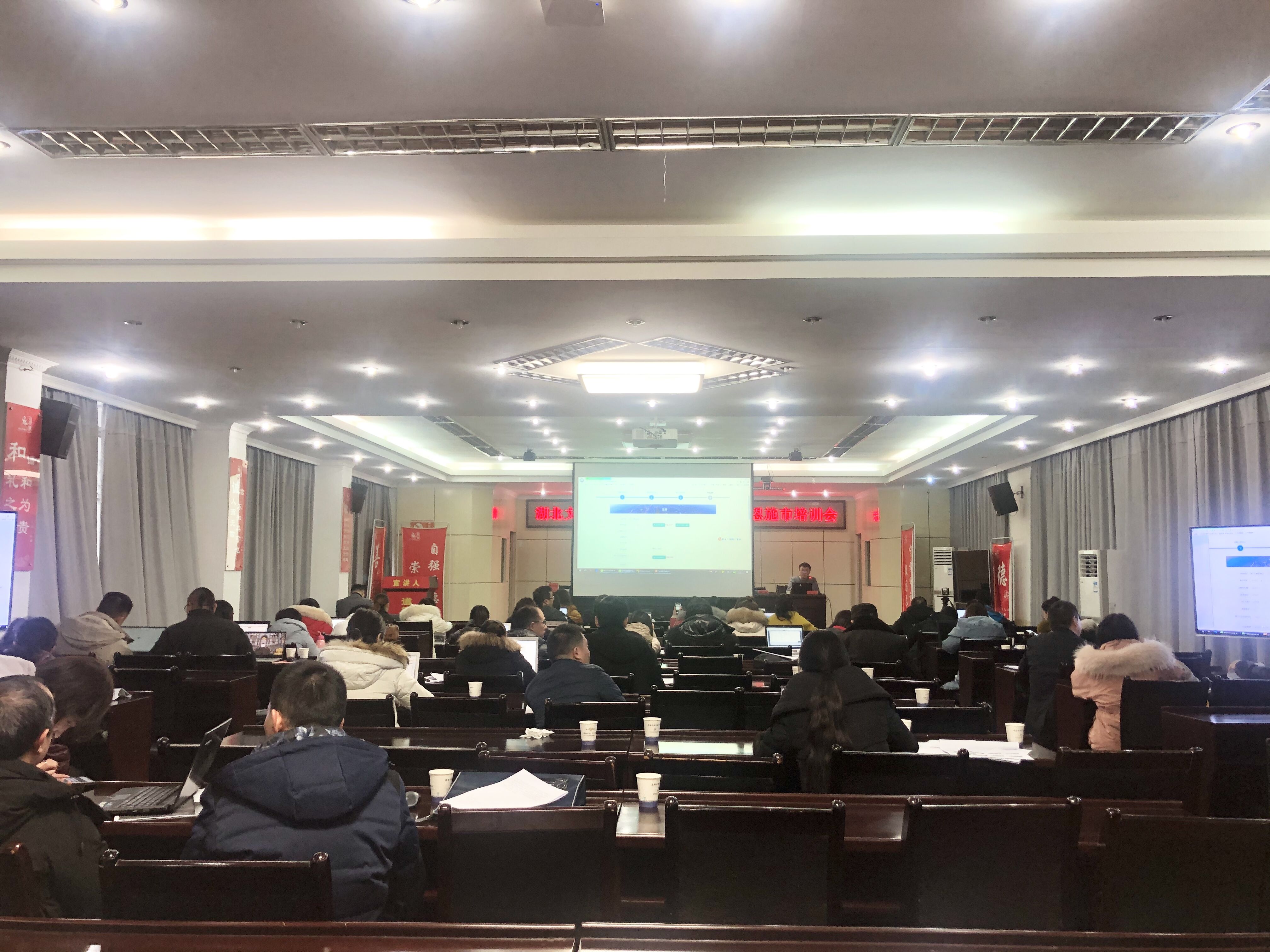 文化產(chǎn)業(yè)網(wǎng)恩師培訓會(huì )照片1.jpg